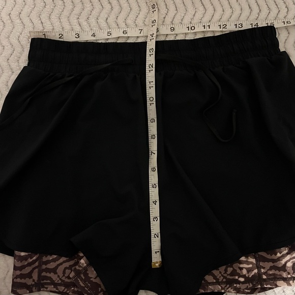Fabletics Sloane Running Short Black/Smokey Runyon Athletic Shorts Sz L - Picture 8 of 8